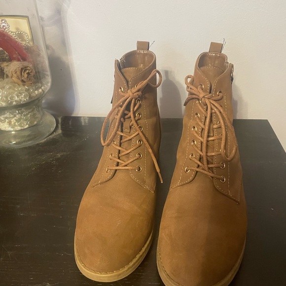 Brown w/gold zipper booties - Picture 2 of 4